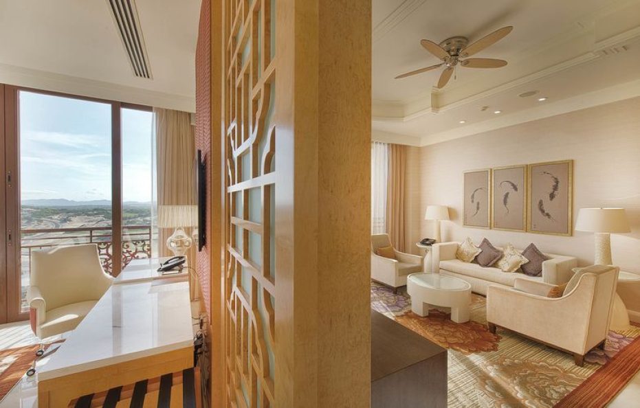 Suite Golf View