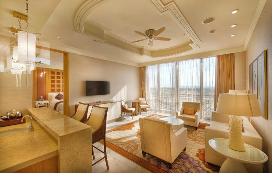 Suite Golf View