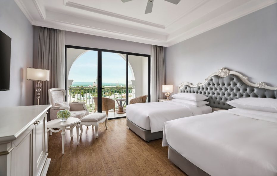 Deluxe | Đặt từ 02 đêm – Ăn 03 bữa + Vui chơi VinWonders & Safari