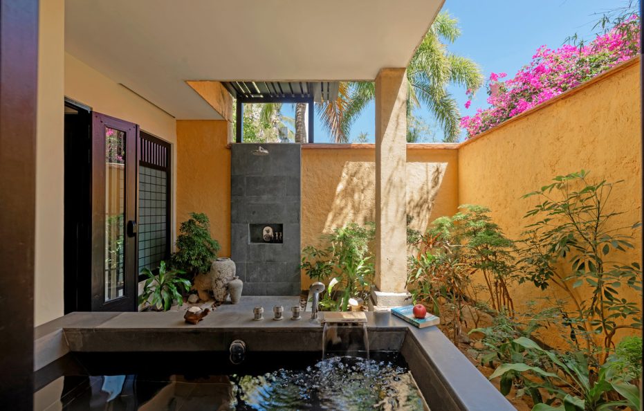 Biệt thự 01 phòng ngủ trước biển (1BR Pool Villa Beach Front)